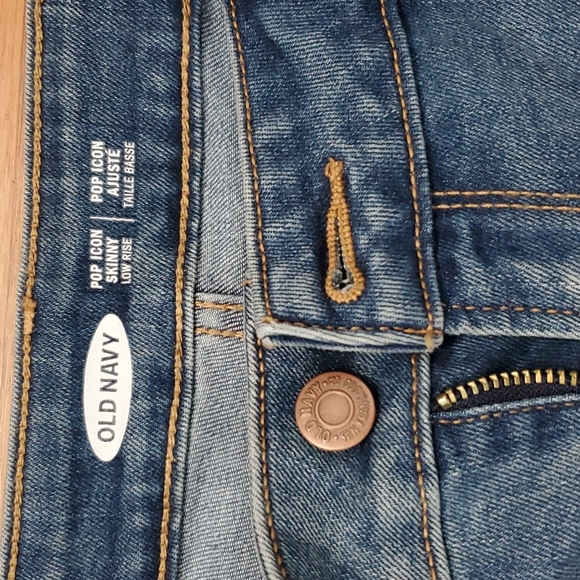 Old Navy Distressed Jeans NWT - Picture 4 of 5